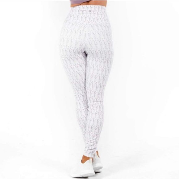 Buff Bunny onyx high rise leggings and crop top in Oasis Print. S top. M bottom. - Picture 15 of 16